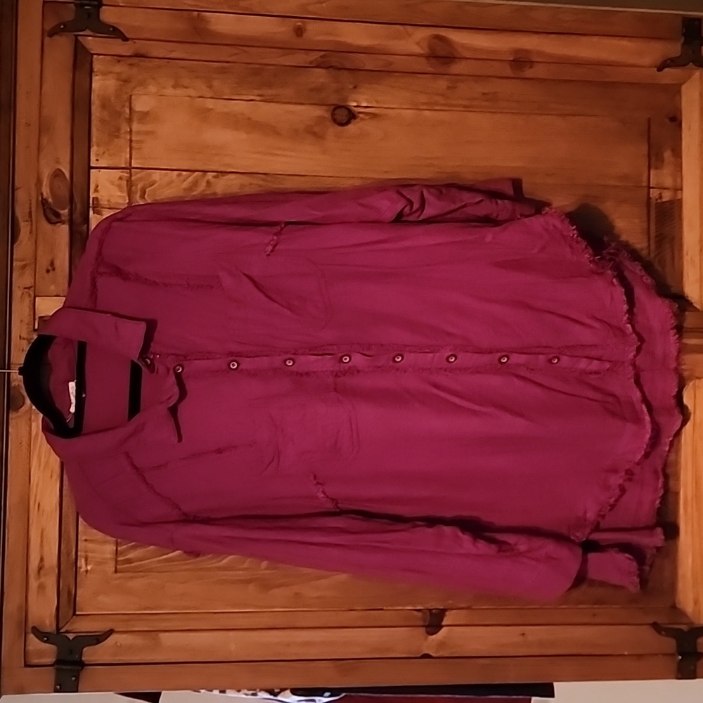 Women's long blouse size 2x magenta color with frayed stitching